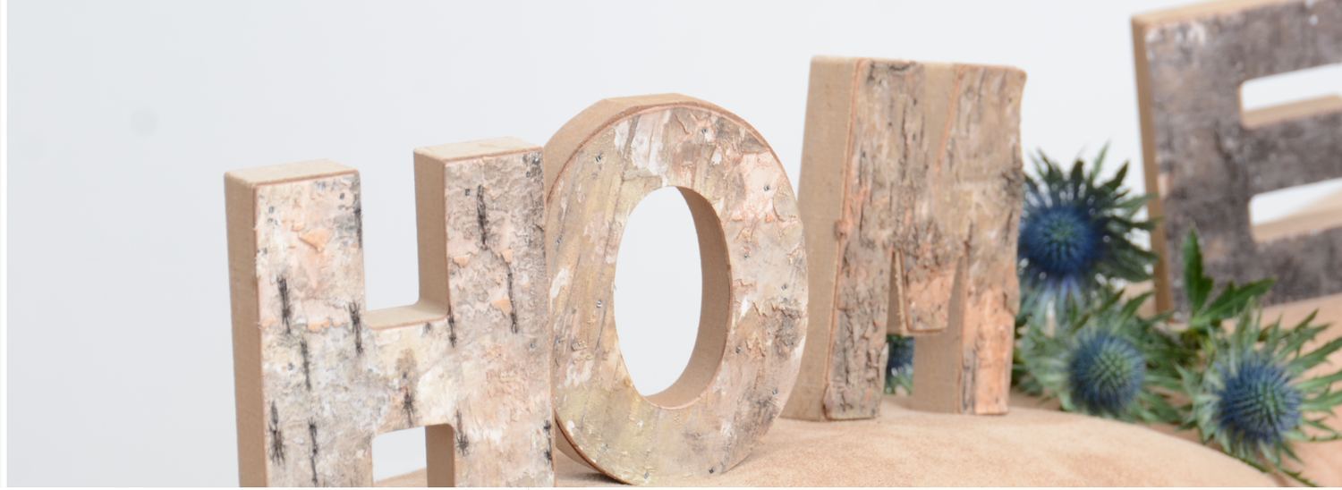 Dekorative HOME-Buchstaben aus Holz, Symbol für Zuhause